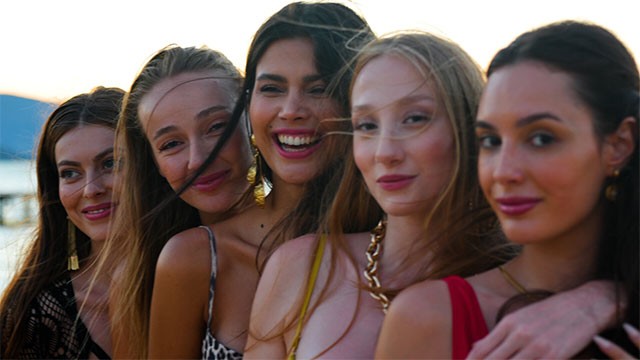 Speed Dates: Summer Edition là game hẹn hò do người thật đóng