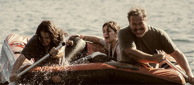 The Black Demon xoay quanh cuộc chiến sinh tồn của gia đình Paul trước sự tấn công của cá mập khát máu