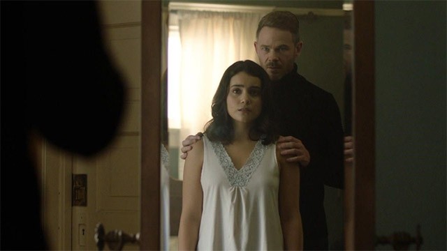 Cùng Sara khám phá bí mật về người chồng kỳ lạ trong phim Ác Mộng