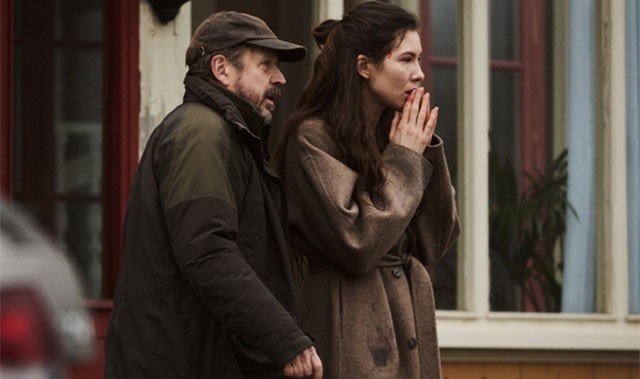 Một cảnh trong phim The Glass Dome