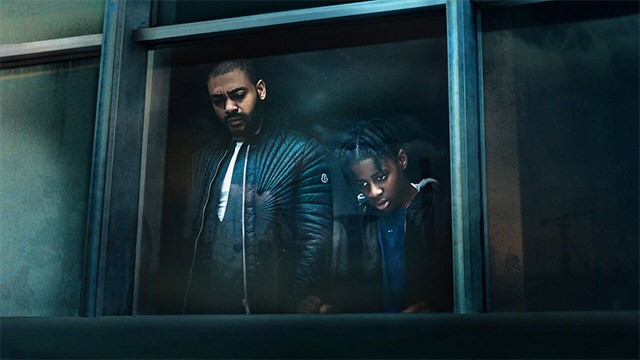 Cùng Izi và Benji hợp tác cứu lấy khu dân cư họ đang sống cũng như toàn London thời tương lai