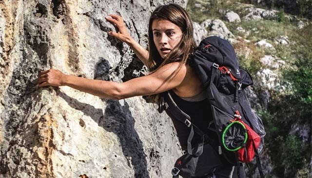 Chuyến leo núi trong mơ biến thành cơn ác mộng kinh hoàng trong phim The Ledge 2022