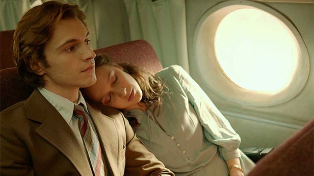 Cặp vợ chồng mới cưới Larisa và Vladimir Savitsky trên chuyến bay định mệnh mang số hiệu 811