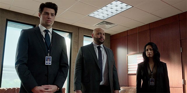 Câu chuyện xoay quanh một luật sư trẻ thuộc CIA, vô tình bị cuốn vào những mâu thuẫn quốc tế phức tạp và nguy hiểm