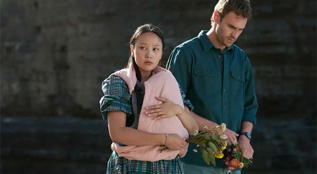 Bộ phim The Survivors xoay quanh những cái chết bí ẩn ở thị trấn ven biển và quá khứ đau thương ám ảnh người dân