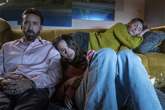 Phim Gánh Nặng Ngàn Cân cũng đan xen cả 1 câu chuyện xúc động về tình cảm gia đình