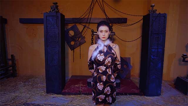 Bạn sẽ vào vai một cai ngục và tương tác với các cô gái