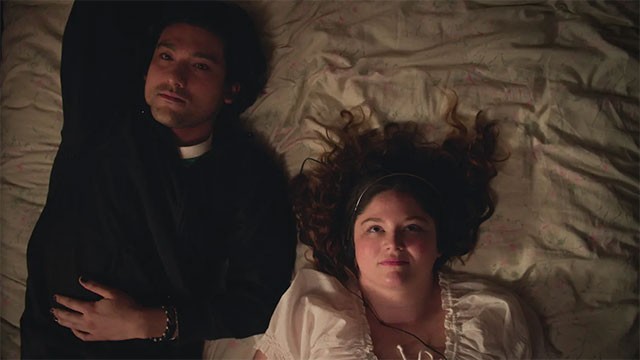 ... và vướng vào câu chuyện tình yêu kỳ lạ với Felix