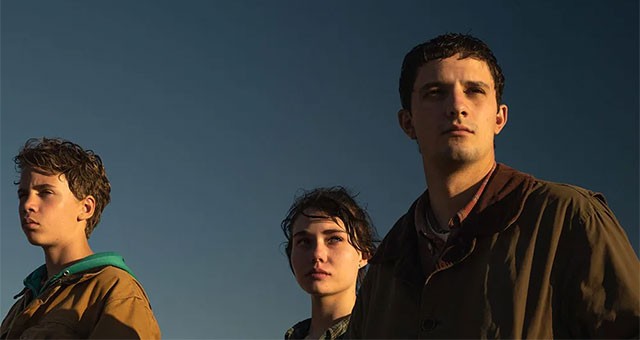 Upon Open Sky xoay quanh hành trình báo thù của 3 anh em cùng cha khác mẹ