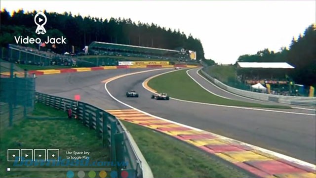 Hoàn toàn tập trung khi xem video