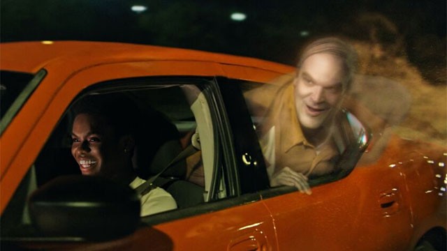 Con ma Ernest khiến cả gia đình nổi tiếng trên mạng Internet nhưng cũng kéo theo vô vàn rắc rối