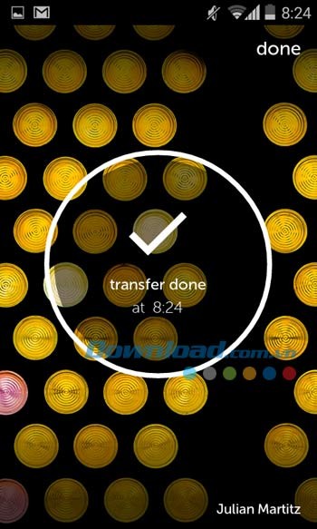 Hình nền thay đổi trong WeTransfer