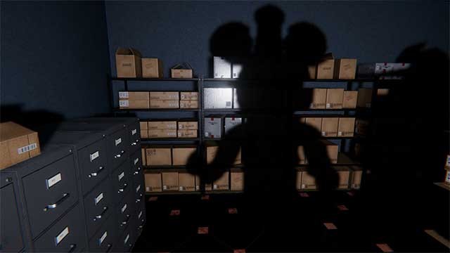 Ẩn nấp sau các vật thể, di chuyển nhẹ nhàng và cố gắng không gây ra tiếng động