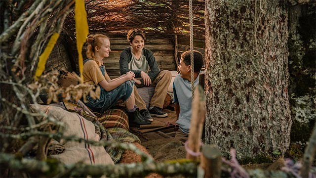 ... cùng chuyến phiêu lưu với 2 người bạn để khám phá bản thân cũng như bảo vệ cộng đồng