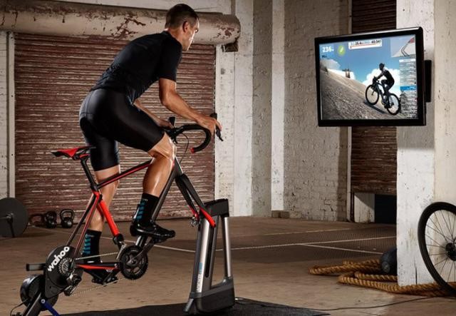 Zwift là đưa việc đạp xe tại nhà của bạn vào thế giới ảo