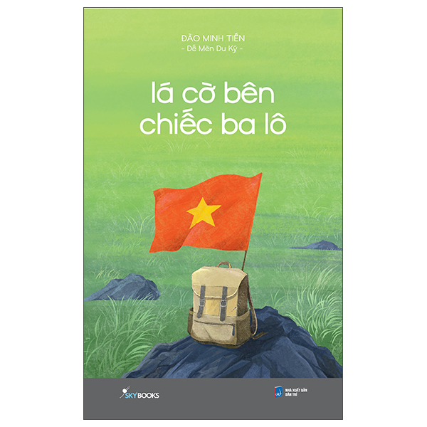 lá cờ bên chiếc ba lô